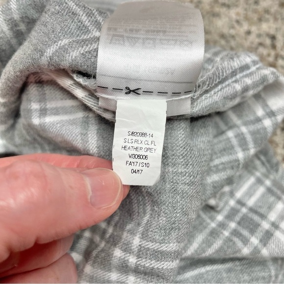 Old Navy The Classic Shirt Grey Plaid Button Up Flannel Shirt Medium - Picture 7 of 9